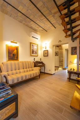 Kings Home In Rome - Hizvo