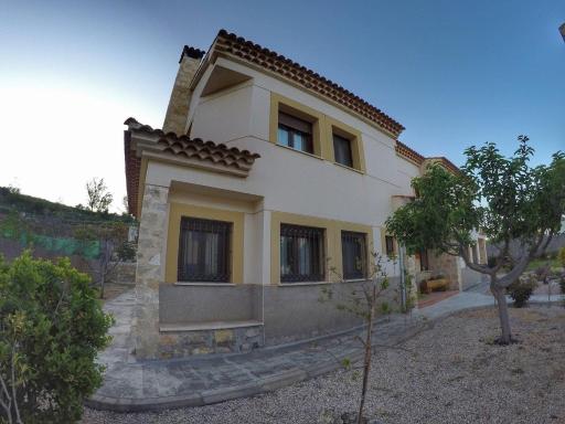 Apartamentos Los Parrales - Housity
