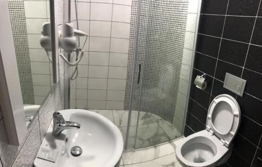 Отель CONTINENTAL - Housity