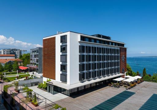 Lake Geneva Hotel - Housity