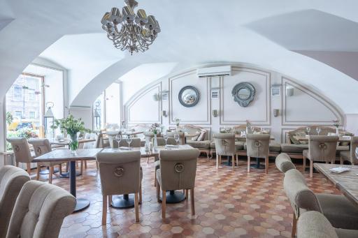 Aston Hotel - Housity