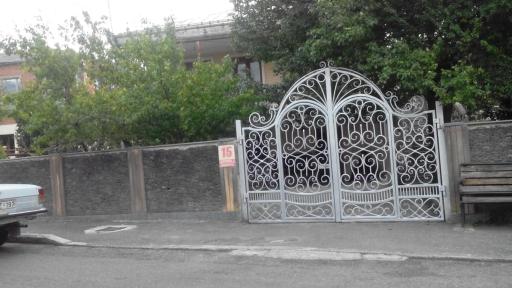 Lux-2-or-1- persons Irodion Evdoshvili Street #15 - Housity