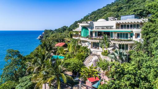 10 Million Dollar Family Vacation Villa 4 Rent - Housity