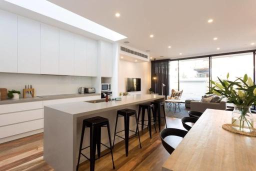 Lola Three Levels of Style with Rooftop Terrace - Housity