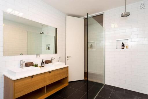 Bradman Modern Style a Walk to MCG, Swan St, CBD - Housity