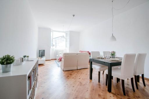 In-Town Como - Housity