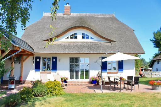 Ferienhaus direkt am Wasser Born F - Housity