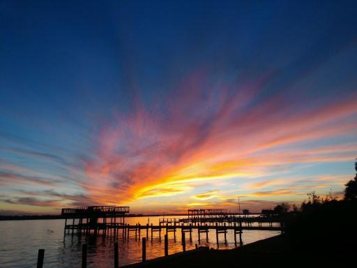The Lakehouse on Clear Lake - Housity