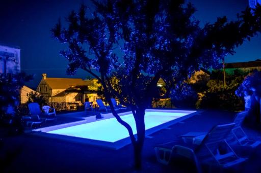 Vacation house near sea & beaches with HEATED POOL & BBQ - Housity