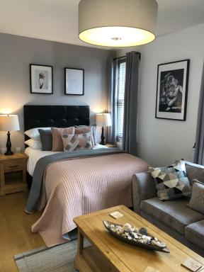 The Larches - Housity