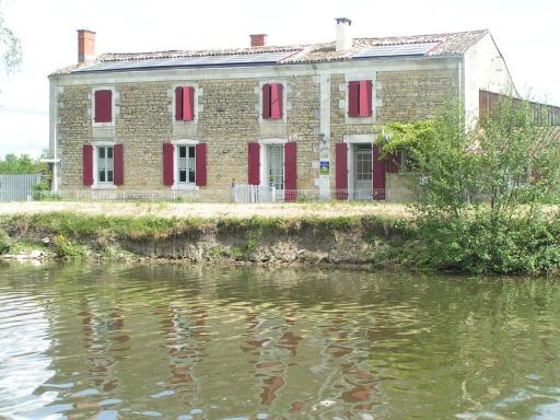 Au Bord de Sèvre - Housity