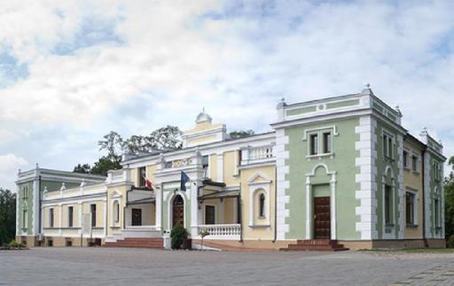 Pałacyk w Lisewie - Housity