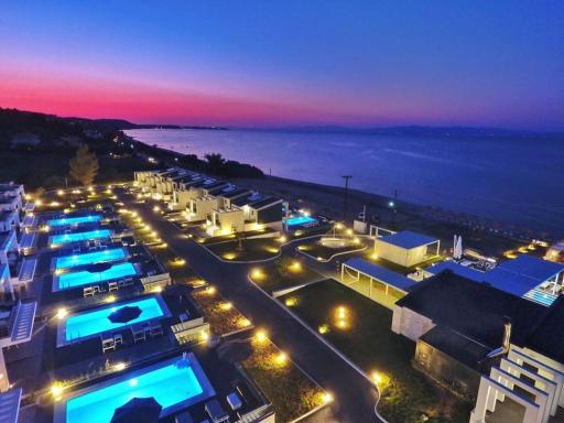 Crystal villas & suites - Housity