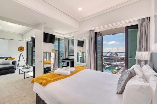 Auckland Viaduct Chic Luxury Waterfront Views! - Housity