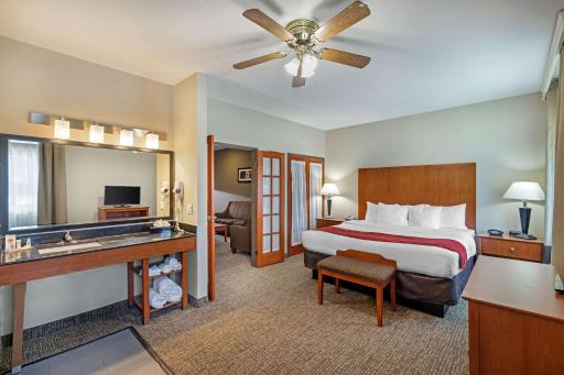 Comfort Suites North Dallas - Housity