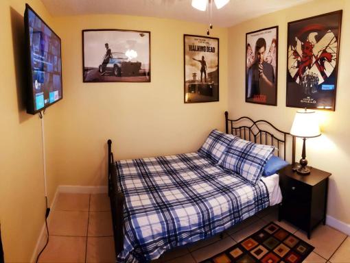 A Private Bedroom - Housity