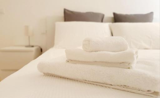 ALmare - White House - Housity