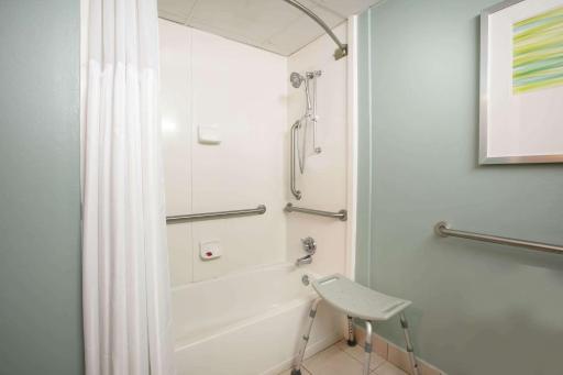 Baymont Inn & Suites Braselton - Housity