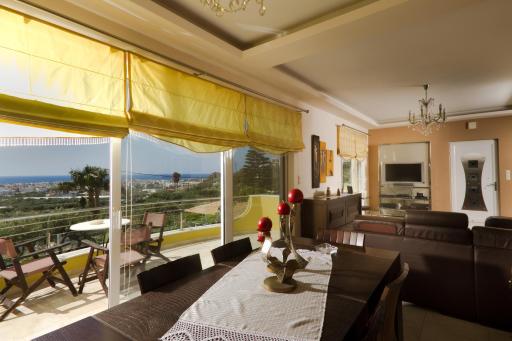 Smaragdas Sunny Home - Housity