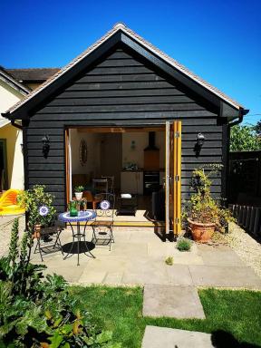 The Bird House at Woodburn Cottage - Housity