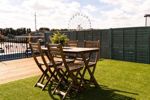 The Dreamland Apartment - Margate Beach - By Goldex Coastal Breaks - Housity