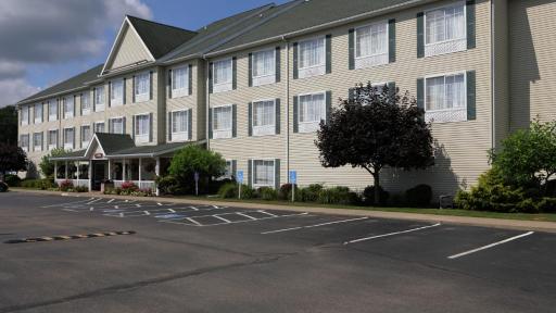 Coshocton Village Inn & Suites - Housity