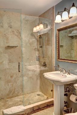 Sea View Hotel - Housity