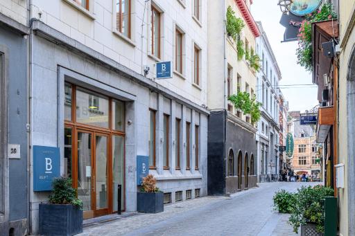 B-aparthotel Grand Place - Housity