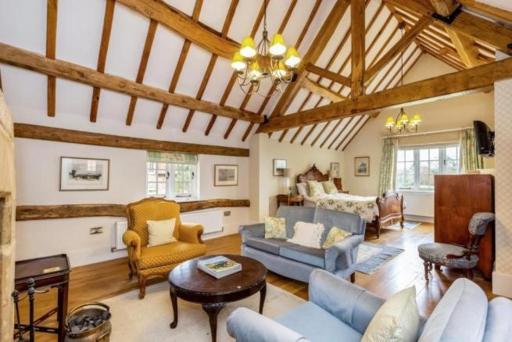 Pinley Hill House - Housity