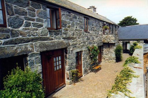 Ystumgwern Luxury Barn Conversions - Housity