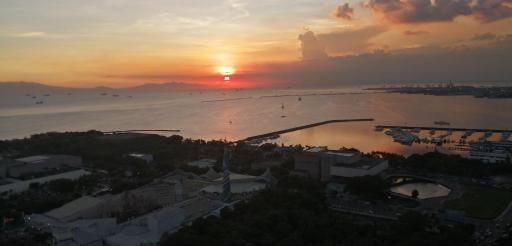 Penthouse Floor Overlooking Manila Bay - Housity