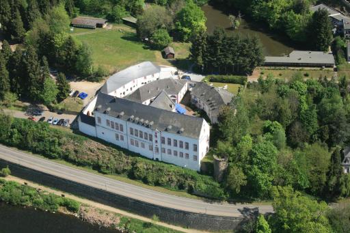 Hotel Burg Bollendorf - Housity