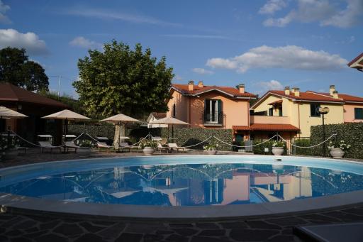 esiloM Aparthotel - Housity