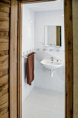 Everena Guest House - Housity