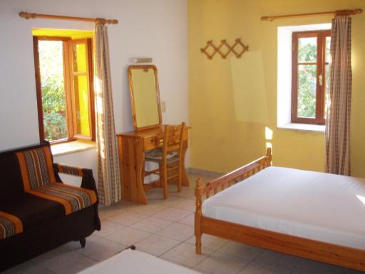 Eleni Studios & Apartments - Housity