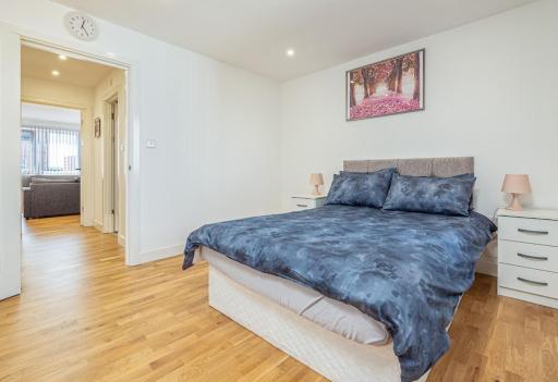 easyStay Slough Central Free Parking - Housity