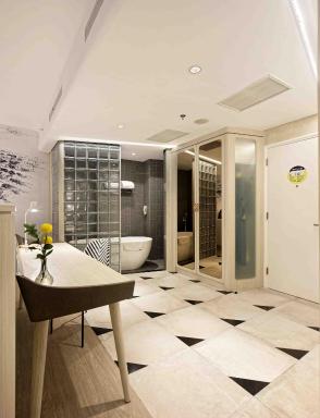 YELLO Hotel Harmoni - Housity