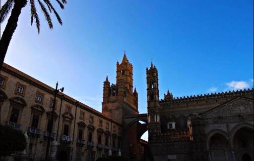 Dietro la Cattedrale - Housity