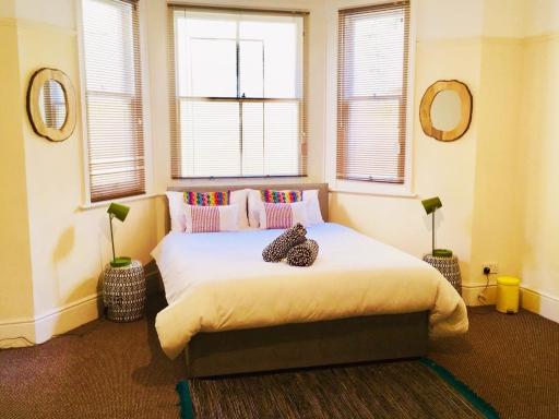 Spacious Apartment in the Heart of St Leonards - Housity