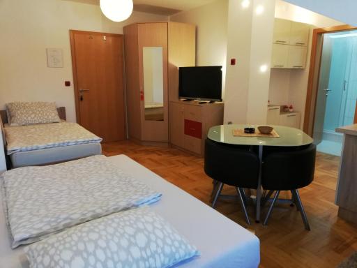Studio Apartments Korosteljev - Housity