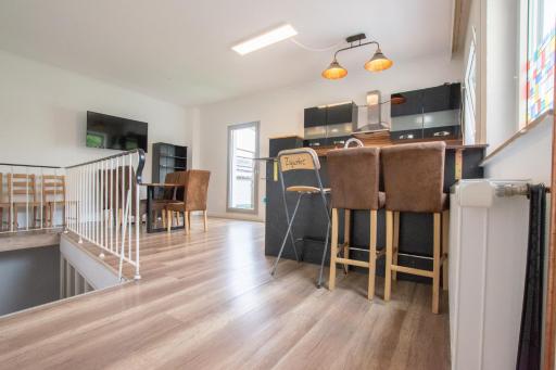 Spacious House - Housity