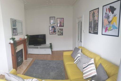 8 bed house 2 miles (7 Mins) from Newcastle centre - Housity