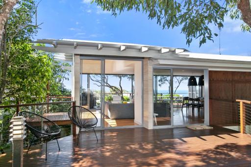 Stunning Seaviews, Sunshine Beach - Housity