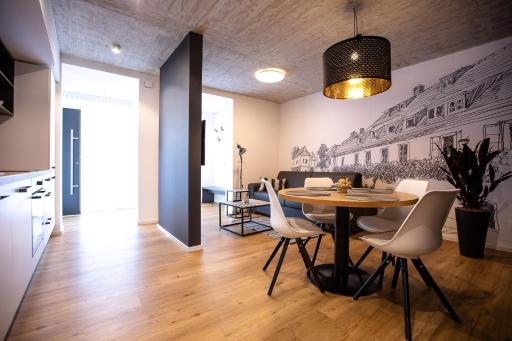 Postcard City Apartments - Housity