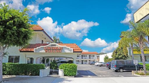 Hawthorne Plaza Inn Near LAX - Housity