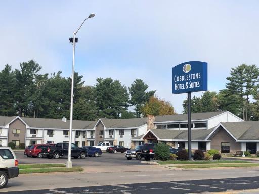 Cobblestone Hotel & Suites - Wisconsin Rapids - Housity