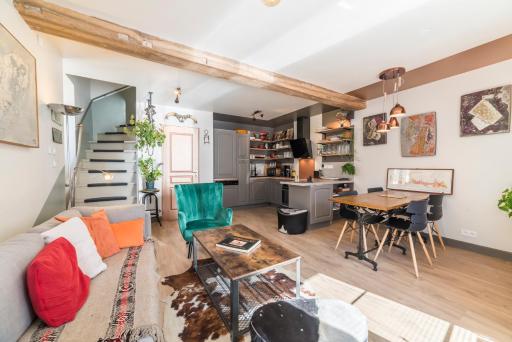 Logement artiste entier centre village - Housity
