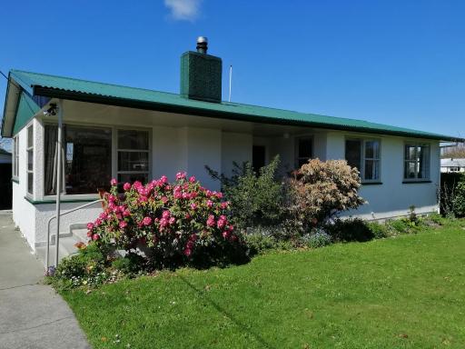 Super Central Cosy Greytown House with Garage - Housity