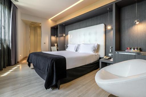 Hotel Maydrit Airport - Housity