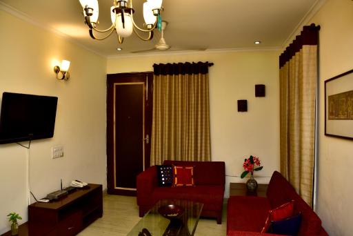 2BHK Comfortable Furnished Serviced Apartments in Hauz Khas - Woodpecker Apartments - Housity
